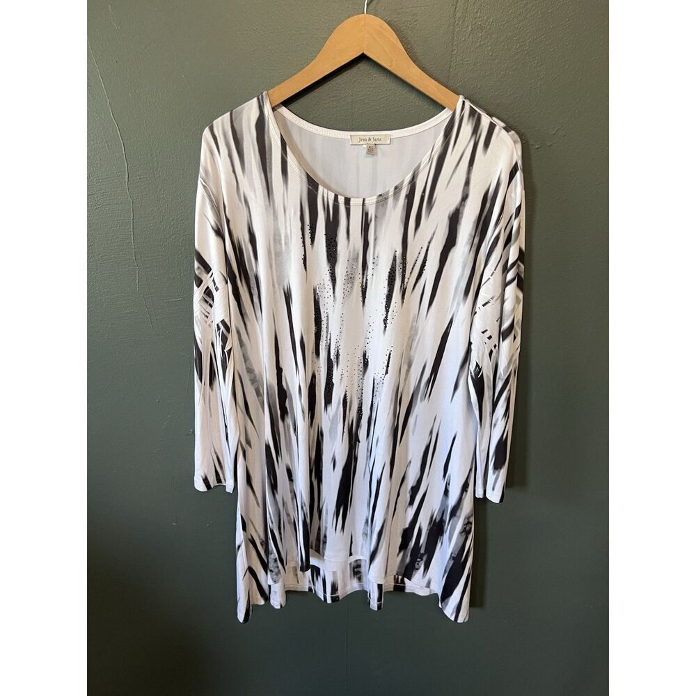 # Jess & Jane XL Black & White Brushstroke Scoop Neck Tunic